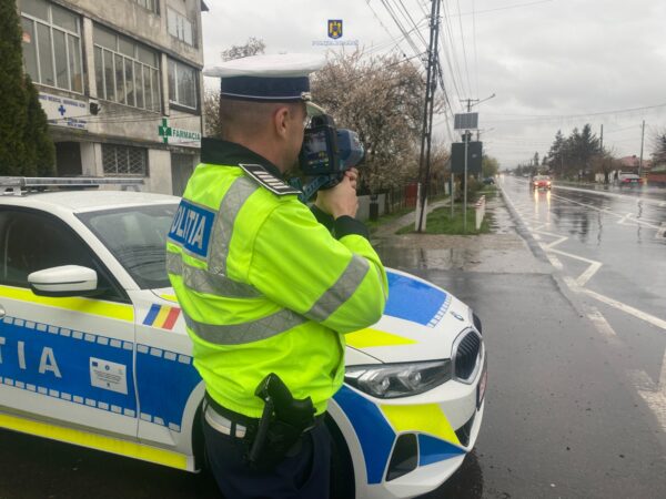 Radarele sunt la datorie în Dâmbovița Astăzi, 5 decembrie 2024, polițiștii din județul Dâmbovița sunt în alertă și monitorizează traficul cu ajutorul radarelor, pe o serie de drumuri din județ.