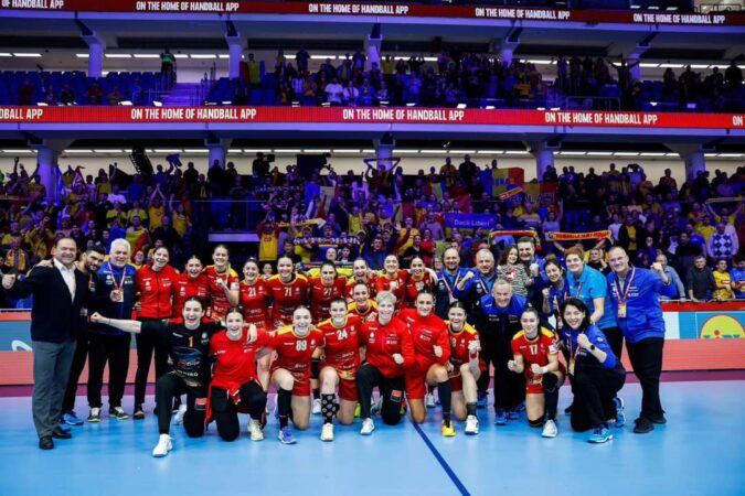 Naționala de handbal feminin a României a obținut o victorie de senzație în fața Serbiei, scor 27-25, într-un meci decisiv din cadrul grupei B a Campionatului