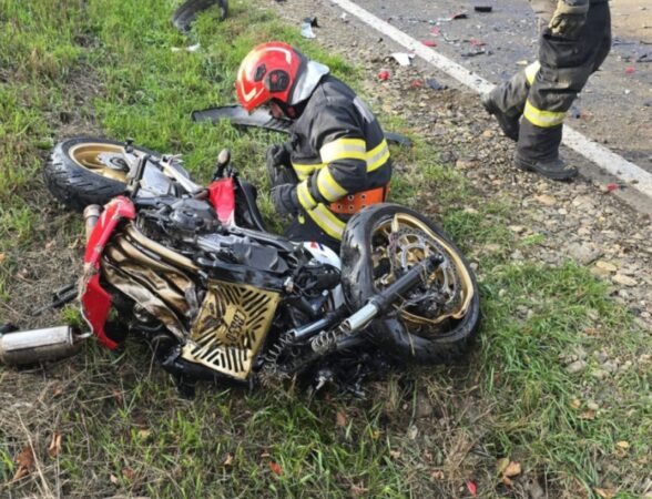 Accident grav în Titu: Motociclist rănit într-o coliziune cu un autoturism Ieri, 2 ianuarie 2025, în jurul orei 14:04, un accident rutier a avut loc în orașul Titu, implicând un autoturism și o motocicletă.