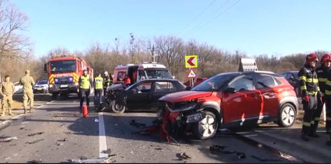 localității Dragomirești, soldându-se cu trei persoane rănite.
