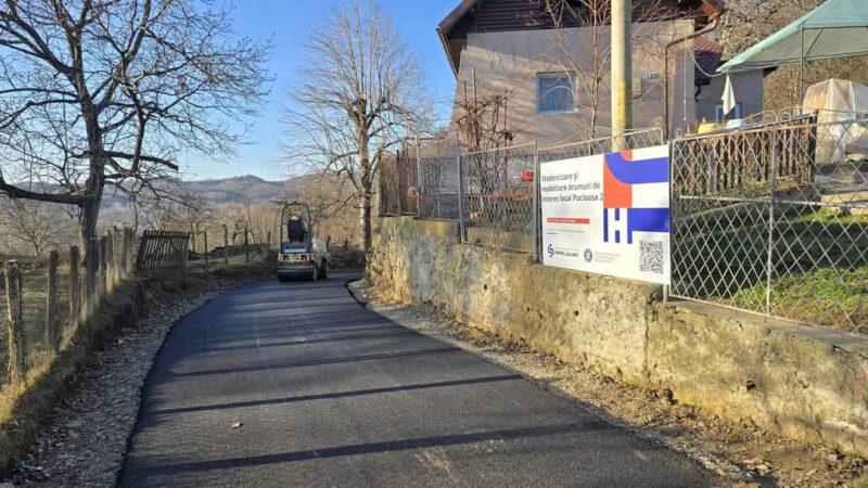 Un vis împlinit pentru locuitorii orașelor Pucioasa și Fieni: A început asfaltarea drumului ce leagă cele două orașe prin cartierul Berevoiești O veste extraordinară a venit pentru locuitorii orașelor Pucioasa și Fieni, dar și pentru întreaga zonă a județului Dâmbovița. Începând de ieri