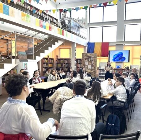 Colaborare internațională la Biblioteca Județeană Dâmbovița: Elevii din Târgoviște au participat la un proiect Erasmus+ cu parteneri din Polonia Filiala pentru Copii a Bibliotecii Județene „Ion Heliade Rădulescu” din Dâmbovița a fost gazda unui eveniment deosebit, organizat de elevii Școlii „Tudor Vladimirescu”