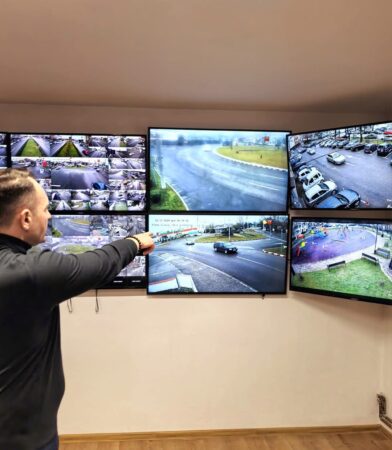 Municipiul Târgoviște continuă să investească în siguranța și bunăstarea cetățenilor săi, prin implementarea unui sistem extins de supraveghere video.