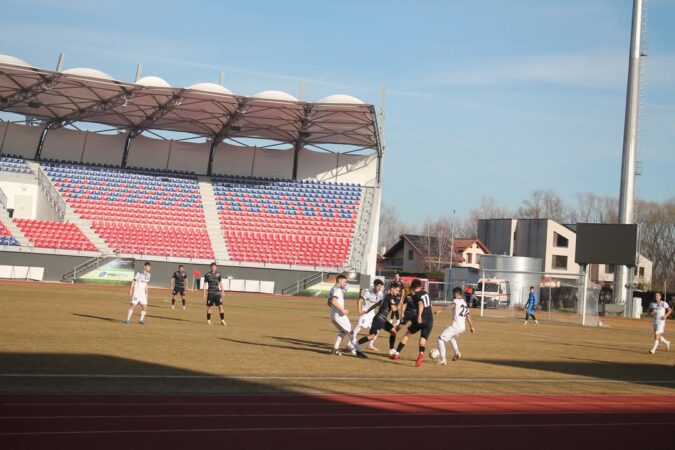 Echilibrul pe teren: Chindia Târgoviște și ACS Urban Titu au încheiat meciul amical 0-0 Stadionul Eugen Popescu din Târgoviște a fost martorul unei confruntări amicale intense și echilibrate între echipele AFC Chindia Târgoviște și ACS Urban Titu.