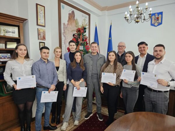 Președintele Consiliului Județean Dâmbovița, Corneliu Ștefan, a transmis un mesaj de mulțumire celor 9 tineri care au făcut parte din echipa instituției în cadrul Programului de Internship 2024