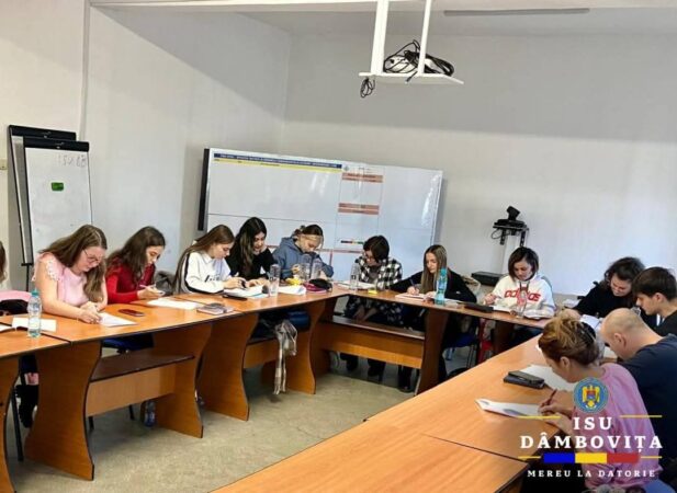 În acest sfârșit de săptămână, o nouă serie de voluntari din județul Dâmbovița a pășit pe drumul dedicării și al responsabilității, începând cursul introductiv al programului național