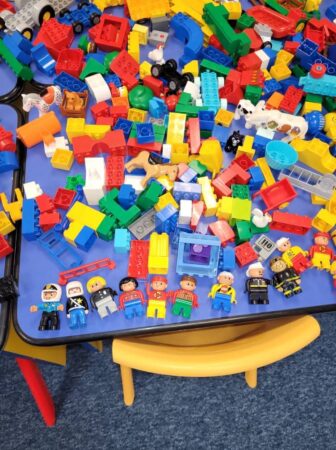 Astăzi, pe 28 ianuarie, celebrăm Ziua Internațională LEGO, marcată de aniversarea unui moment crucial din istoria jucăriilor. În 1958