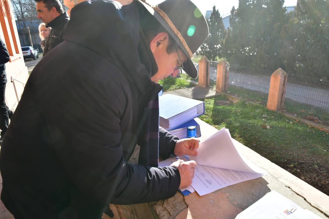 Primarul orașului Răcari, Marius Caravețeanu a anunțat ieri, începutul lucrărilor de reabilitare, modernizare, extindere și echipare a Școlii Gimnaziale Răcari.