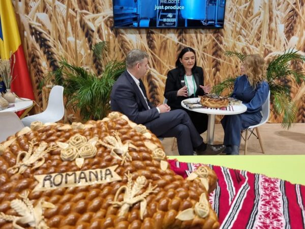 Merele de Cândești: Gustul autentic al Dâmboviței, promovat la Săptămâna Verde 2025 din Berlin La „Săptămâna Verde 2025” din Berlin, un loc deosebit este ocupat de merele de Cândești, un produs emblematic din județul Dâmbovița, care atrage atenția prin calitatea sa deosebită.