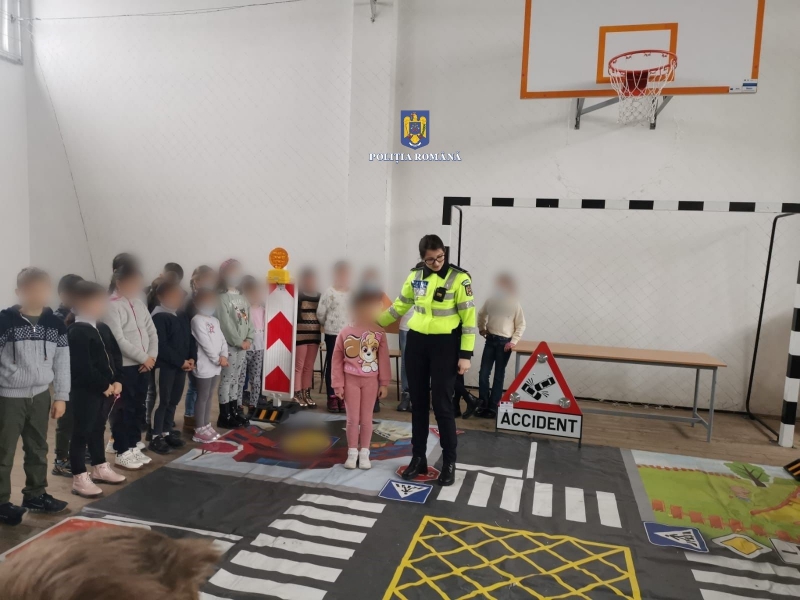 În perioada 8-15 ianuarie 2025, polițiștii din cadrul Biroului Siguranță Școlară al Inspectoratului de Poliție Județean Dâmbovița au organizat un număr