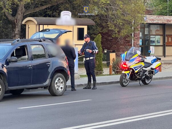 Bărbat surprins la volanul unui autoturism cu numere expirate, în Târgoviște Un bărbat de 67 de ani, a fost prins de polițiștii rutieri din Târgoviște, în timp ce conducea un autoturism neînmatriculat.