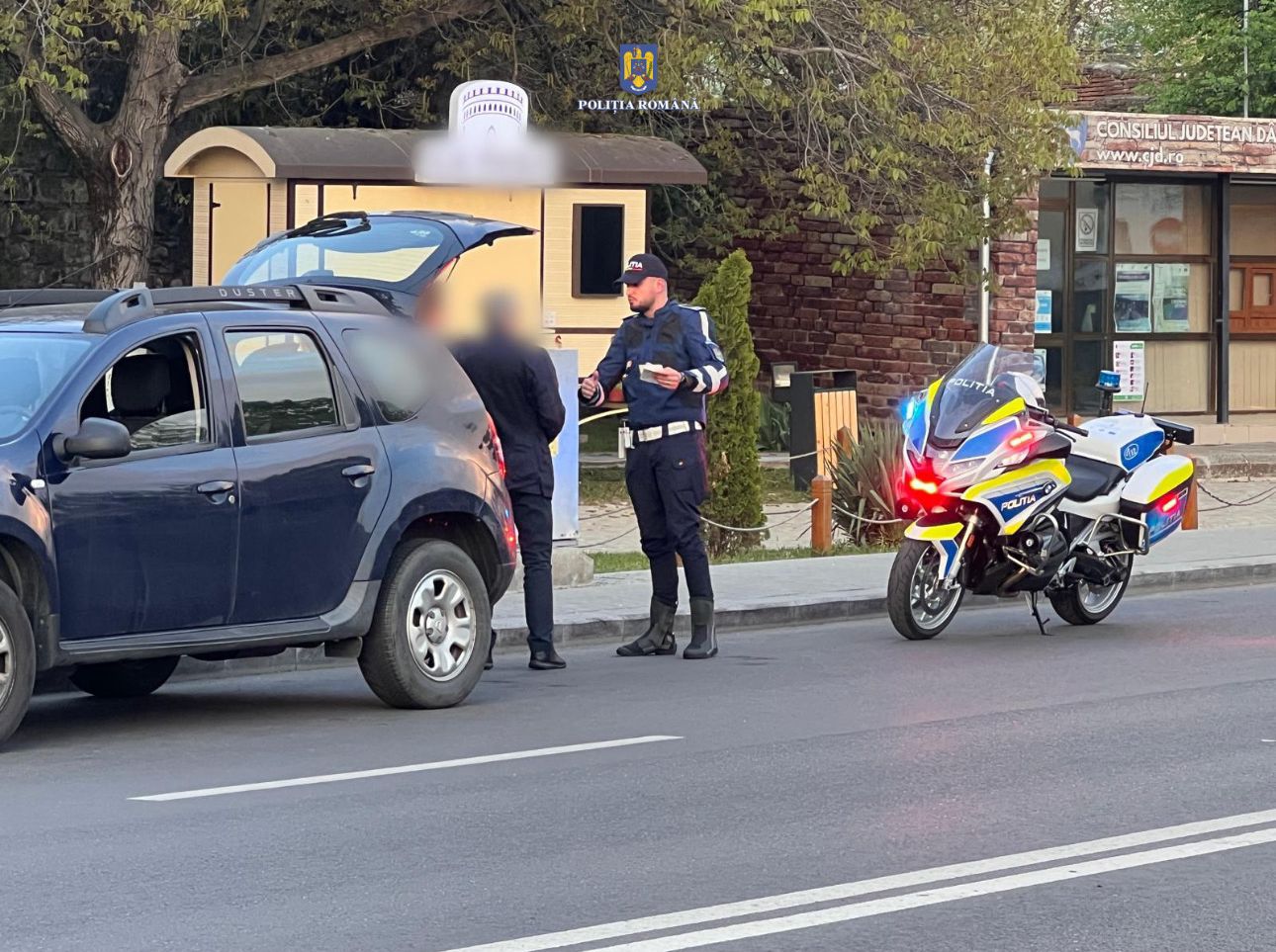 Un bărbat de 67 de ani, a fost prins de polițiștii rutieri din Târgoviște, în timp ce conducea un autoturism neînmatriculat.