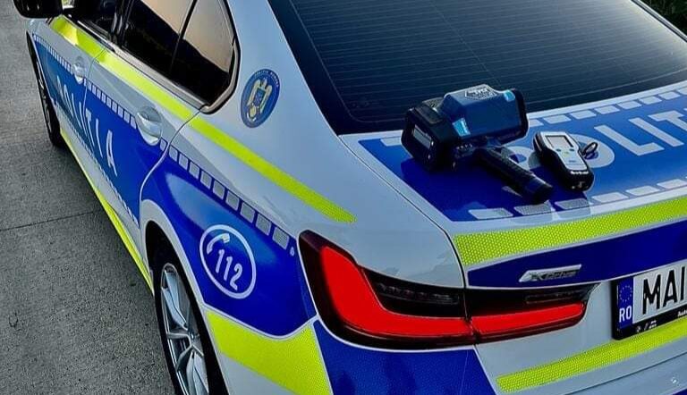 Poliția din Dâmbovița intensifică măsurile pentru siguranța publică: 35 de infracțiuni depistate și zeci de permise reținute Polițiștii din cadrul Serviciului Rutier Dâmbovița au descoperit un tânăr de 27 de ani care conducea un autoturism pe drumul național 71 Târgoviște- București