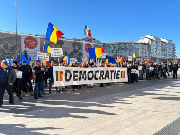 Târgoviște a fost, sâmbătă, scena unui protest impresionant organizat de susținătorii AUR, sub conducerea senatorului Ciprian Iacob.