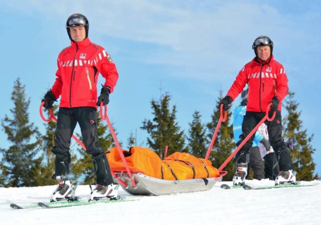 Salvamontiștii din România au lansat un apel la responsabilitate pentru turiștii care aleg să urce pe pârtii fără echipament adecvat