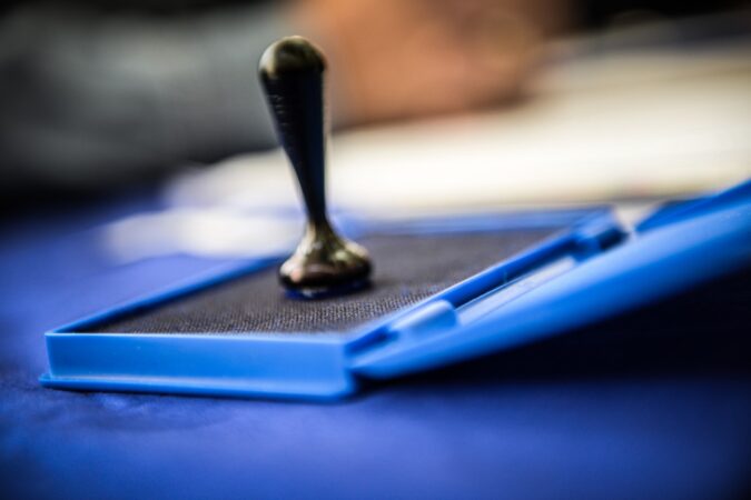 Autoritatea Electorală Permanentă (AEP) a deschis oficial portalul www.votstrainatate.ro, prin intermediul căruia românii care trăiesc în afacerea