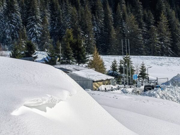 Salvamont  atrage atenția tuturor celor care plănuiesc să abordeze traseele montane din Munții Bucegi, în urma verificărilor recente efectuate pe teren.