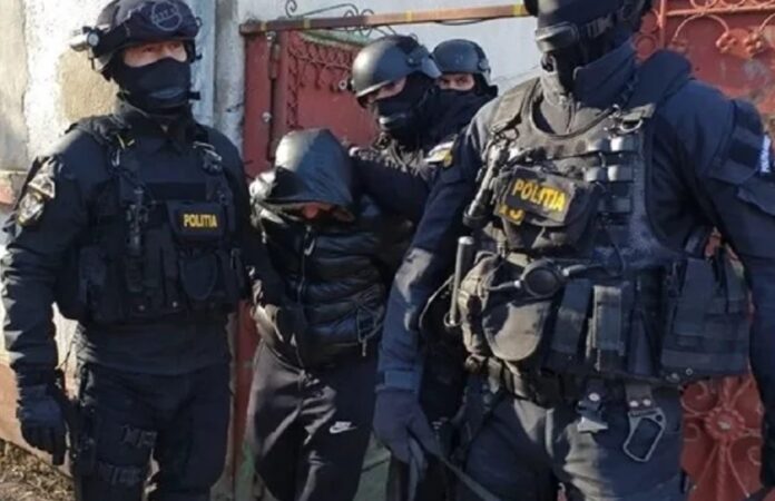 Bătaie cu bâte pe o stradă din comuna Dragomirești Nopțile trecute, un conflict spontan a degenerat într-o altercație violentă pe străzile comunei Dragomirești. Doi bărbați