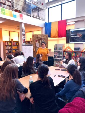 Ieri,  28 ianuarie 2025, Filiala pentru copii a Bibliotecii Județene a fost gazda unui eveniment educațional deosebit, adresat elevilor de clasa a VII-a de la Liceul