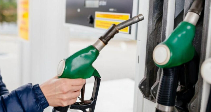  Prețurile la carburanți din România continuă să urce, iar șoferii se confruntă cu o serie de majorări care ating niveluri istorice. Pe 17 ianuarie 2025, benzinăriile