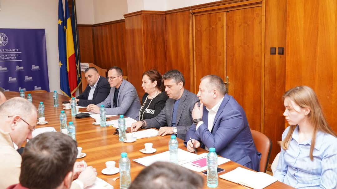 La sediul Consiliului Județean Dâmbovița, președintele Corneliu Ștefan a avut o întâlnire de lucru cu parlamentarii județului