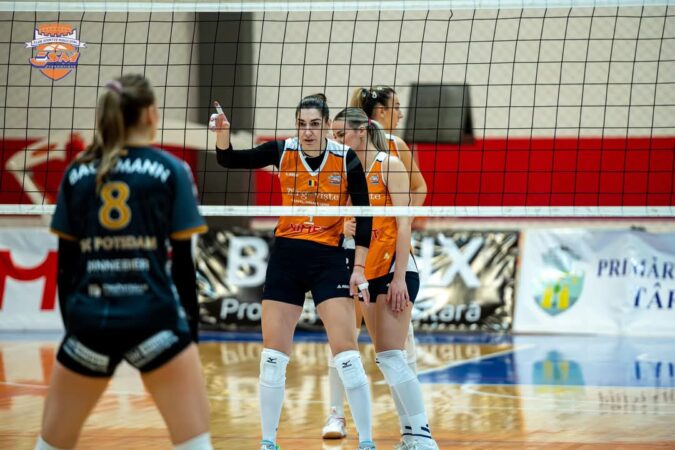 Echipa de volei feminin CSM Târgoviște a fost învinsă de CSO Voluntari cu scorul de 3-0, într-un meci disputat în deplasare în această seară.