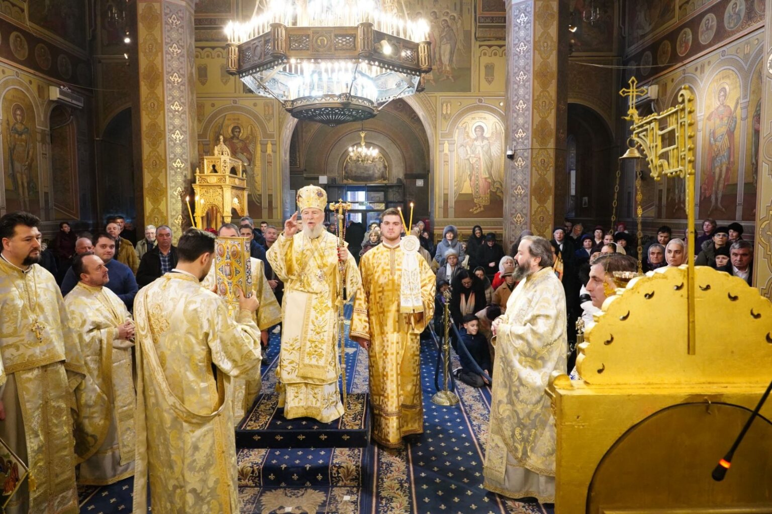 Duminică de Lumină la Târgoviște: Înaltpreasfințitul Nifon a hirotonit un nou preot și a transmis un mesaj de iubire și speranță Ieri, 26 ianuarie 2025, în Duminica a XXXII-a după Rusalii, Catedrala din Târgoviște a fost gazda unui eveniment deosebit, marcat de prezența