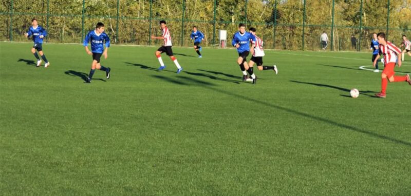 Progres remarcabil pentru tinerii fotbaliști din Dâmbovița: 9 juniori evoluează acum în Liga 2 Nouă juniori care au fost convocați în ultimii patru ani la Selecționatele Județene Under din Dâmbovița își fac acum loc în echipele de top din Liga 2!