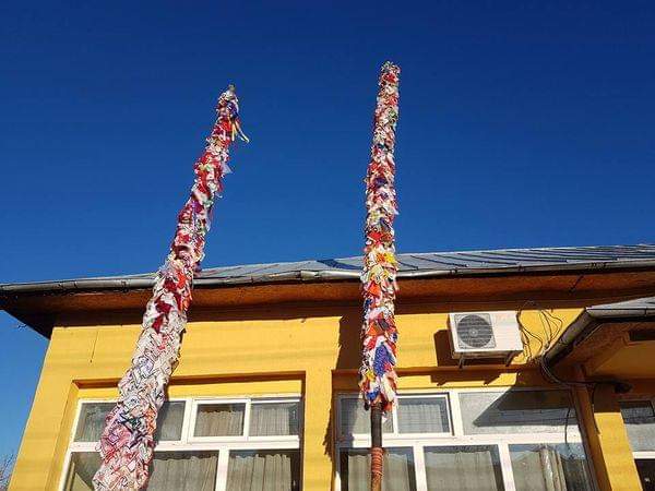 La Morteni, în ziua de Bobotează, se păstrează un obicei unic în ţară: "Geavrelele". Mânaţi de o credinţă veche, tinerii satului continuă tradiţia