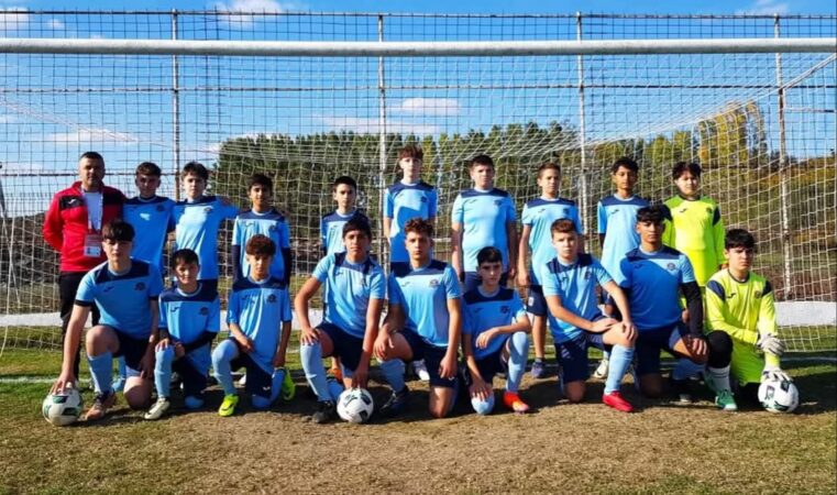 Gloria Mănești U15, un proiect promițător pentru tinerele talente din comună Într-o inițiativă menită să sprijine tinerele talente din comuna Mănești, primarul Constantin Alexandru a pus bazele unei noi echipe de fotbal pentru juniorii U15.