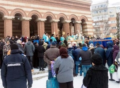 În perioada 6-7 ianuarie, jandarmii din județul Dâmbovița vor fi prezenți în mijlocul comunității, asigurând ordinea publică cu ocazia Marii Sărbători a Bobotezei și a manifestărilor tradiționale specifice zonei.