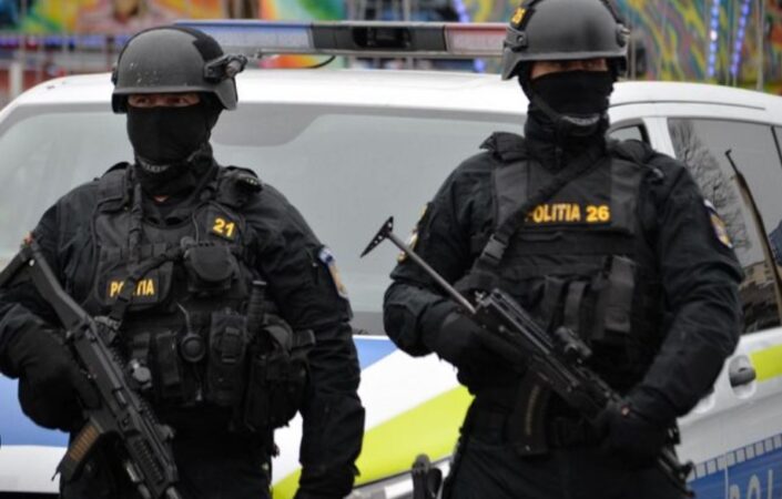 La Târgoviște, conflict escaladat într-un atac cu pistoale Un incident grav a avut loc ieri în Târgoviște, unde un bărbat a fost transportat de urgență la Unitatea de Primire Urgențe (UPU)