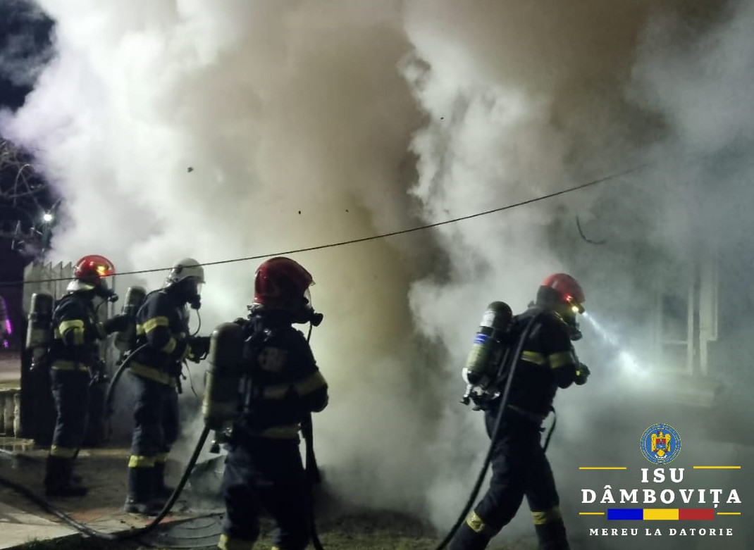 Un incendiu violent a izbucnit la o locuință din satul Râncăciov, comuna Dragomirești, provocând pagube semnificative. Potrivit datelor oficiale