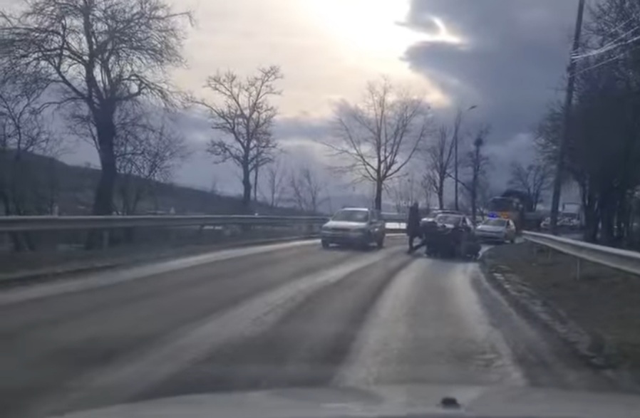 Un tânăr de 31 de ani a ajuns în atenția poliției după ce a furat un autoturism. Deși mașina nu era asigurată, acesta a decis să încalce legea, însă nu a anticipat că hotărârea sa va avea consecințe imediate.