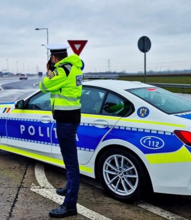 Razie pe drumurile din Dâmbovița Astăzi, polițiștii din Dâmbovița desfășoară o razie pe drumurile județului, cu scopul de a asigura un trafic mai sigur și de a preveni accidentele rutiere.