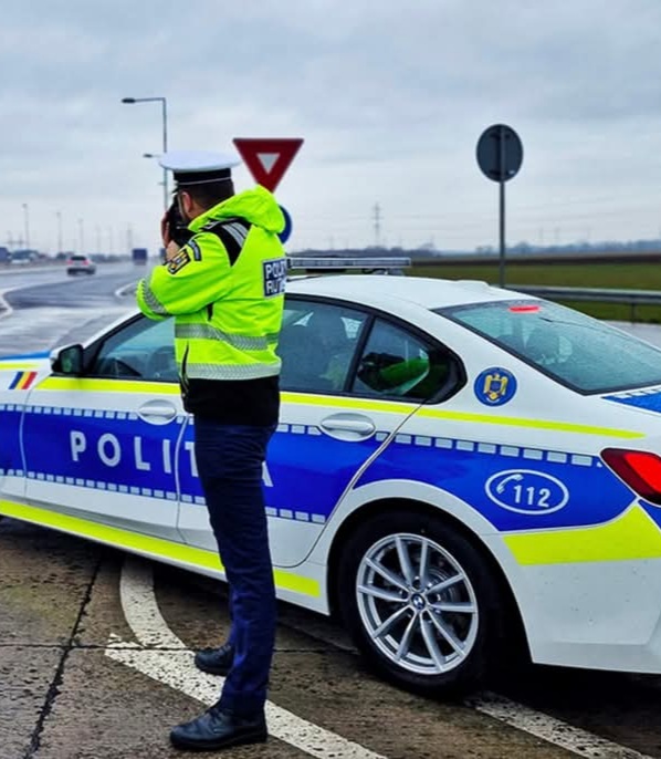 Astăzi, polițiștii din Dâmbovița desfășoară o razie pe drumurile județului, cu scopul de a asigura un trafic mai sigur și de a preveni accidentele rutiere.