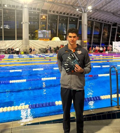 Ștefan Rachieru de la CSM Târgoviște, cucerește Norvegia cu 5 medalii, dintre care 3 de aur Sportivul Stefan Rachieru a impresionat la competiția internațională TRØNDERSVØM din Trondheim, Norvegia, unde a reușit să câștige 5 medalii