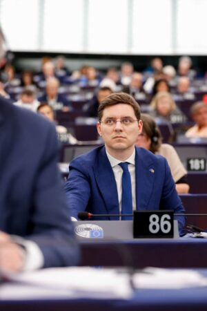 PSD: Subvenții egale pentru fermierii români, grație negocierilor europene Fermierii români vor beneficia de subvenții egale cu cele ale colegilor lor europeni, datorită negocierilor din cadrul Parlamentului European pentru viitorul buget european pe termen lung.