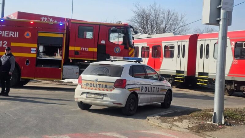 Accident feroviar în Halta Teiș: Intervenție rapidă a echipajelor de salvare Ieri, 26 februarie 2025, în jurul orei 11:12, pompierii din Detașamentul Târgoviște au fost solicitați să intervină la un accident feroviar produs în Halta Teiș