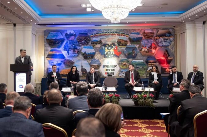 Ministrul Bogdan Ivan la Adunarea Generală ACoR: Primarii sunt baza administrației publice Ministrul Economiei, Digitalizării, Antreprenoriatului și Turismului, Bogdan Ivan, a reafirmat rolul esențial al primarilor în administrarea eficientă a comunităților