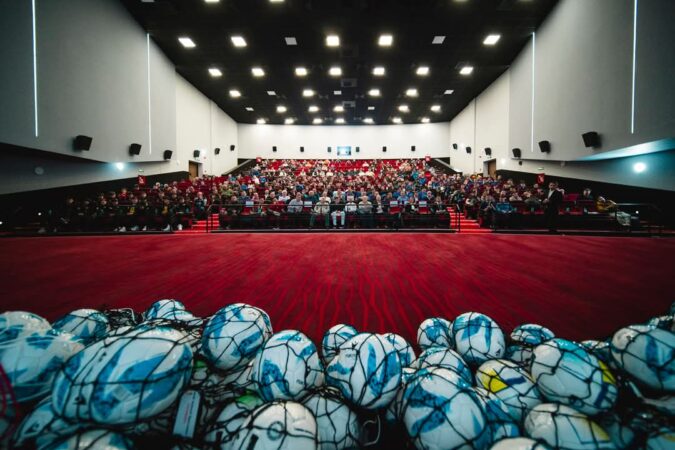 Alegeri pentru viitorul fotbalului din județul Dâmbovița Ieri, 98 de delegați din județul Dâmbovița, au luat parte la un eveniment deosebit – Adunarea Generală a AJF Dâmbovița, ce a avut loc în Amfiteatrul „Paraschiv Vagu”