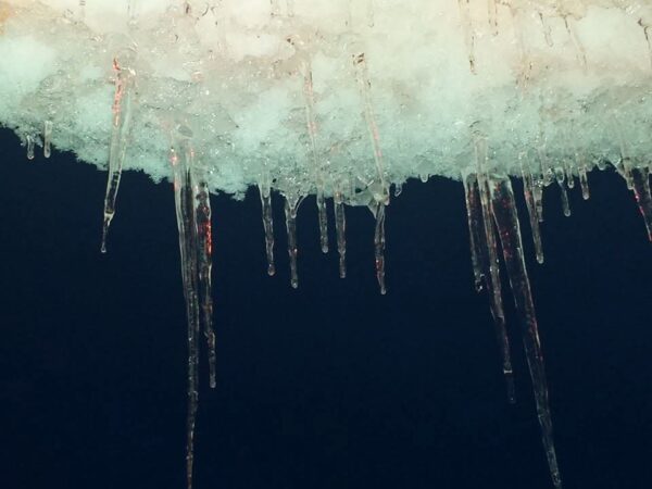 Atenție! Recomandări pentru zilele cu temperaturi extrem de scăzute În contextul temperaturilor extrem de scăzute, autoritățile recomandă populației să ia măsuri de precauție pentru a preveni riscurile de îmbolnăvire și accidente.