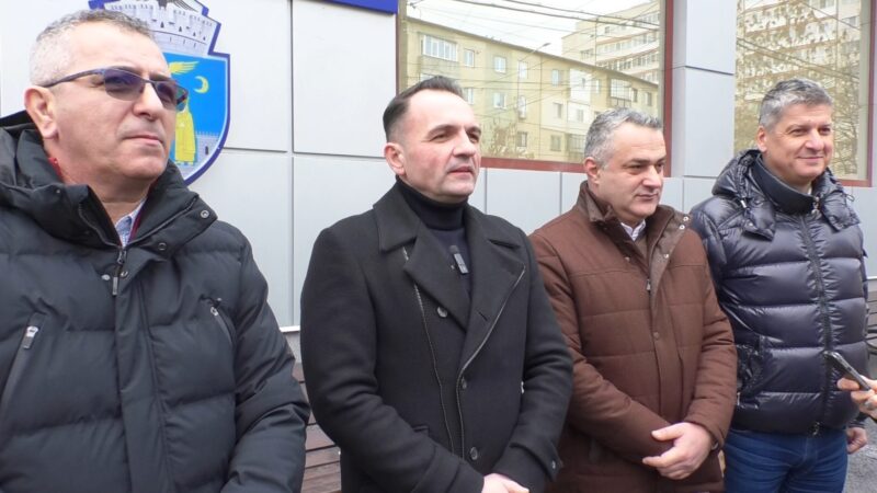 Primarul Daniel Cristian Stan a făcut o vizită de lucru la noul sediu pentru Serviciul de Taxe și Impozite, situat în microraionul 6, una dintre cele mai populate zone ale orașului.