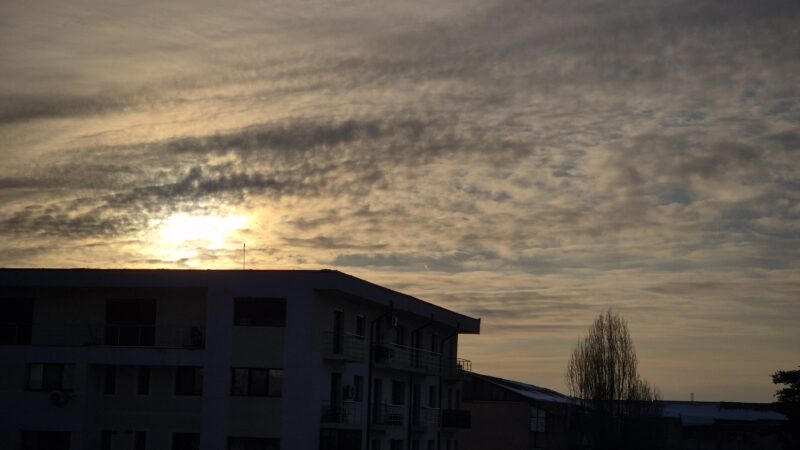 Dimineață geroasă la Târgoviște, – 8 grade Celsius Municipiul Târgoviște sub influența gerului, astăzi termometrele arătau la ora 7:00, - 8 grade Celsius, iar senzația de frig resimțită a fost de - 10 grade.