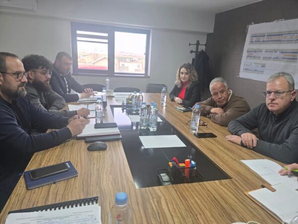 Progres în lucrările de lărgire a DN7 pe tronsonul Bâldana-Titu: Puncte critice și soluții În cadrul unei ședințe de progres organizate la Ministerul Transporturilor, secretarul de stat Ionuț Săvoiu, împreună cu antreprenorii, proiectanții și reprezentanții CNAIR, au analizat stadiul lucrărilor de lărgire a drumului național DN7 pe tronsonul Bâldana-Titu.