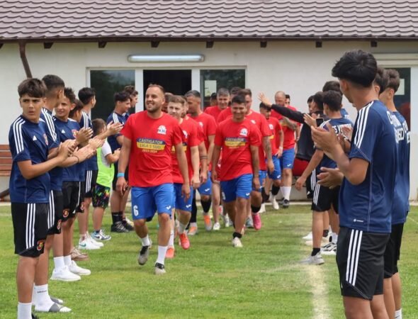 Fotbalul județean din Dâmbovița în plină expansiune Fotbalul din județul Dâmbovița trece printr-o perioadă de transformare spectaculoasă! În doar câțiva ani, competițiile organizate de Asociația Județeană de Fotbal (AJF)