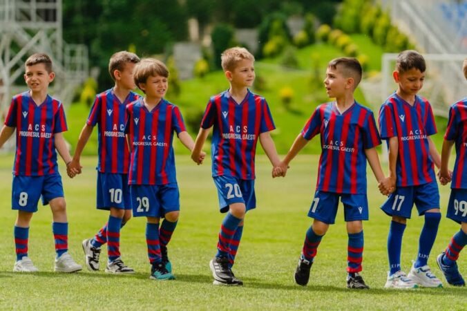 Fotbalul județean din Dâmbovița este în plină expansiune Fotbalul județean din Dâmbovița a înregistrat o creștere spectaculoasă în ultimii ani, iar acest lucru se reflectă în numărul tot mai mare de echipe înscrise