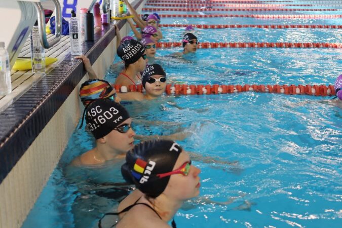 Înotători de top sunt în cantonament la Târgoviște Un grup de înotători medaliați național din județul Constanța se află în aceste zile în cantonament intens la Complexul Turistic de Natație din Târgoviște