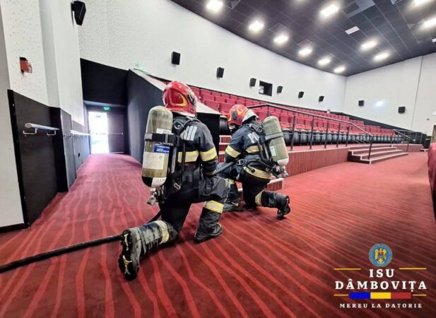 Exercițiu de intervenție la Cinematograful Independența din Târgoviște: Pompierii au demonstrat cum gestionează un incendiu major Exercițiu impresionant de intervenție la Cinematograful Independența din Târgoviște. Pompierii și salvatorii au demonstrat o reacție rapidă în fața unui incendiu major