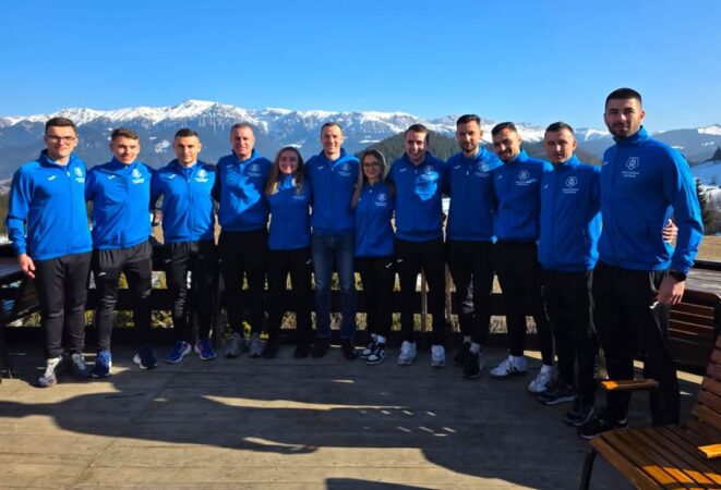 Dâmbovița strălucește la seminarul de iarnă al arbitrilor din Liga 3 Județul Dâmbovița se face remarcat în lumea fotbalului, având 13 reprezentanți la seminarul de oarnă al arbitrilor și arbitrilor asistenți din Liga 3